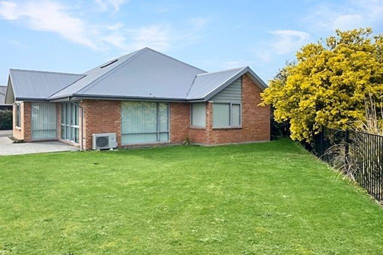 Photo of property in 34 Sycamore Close, Rangiora, 7400