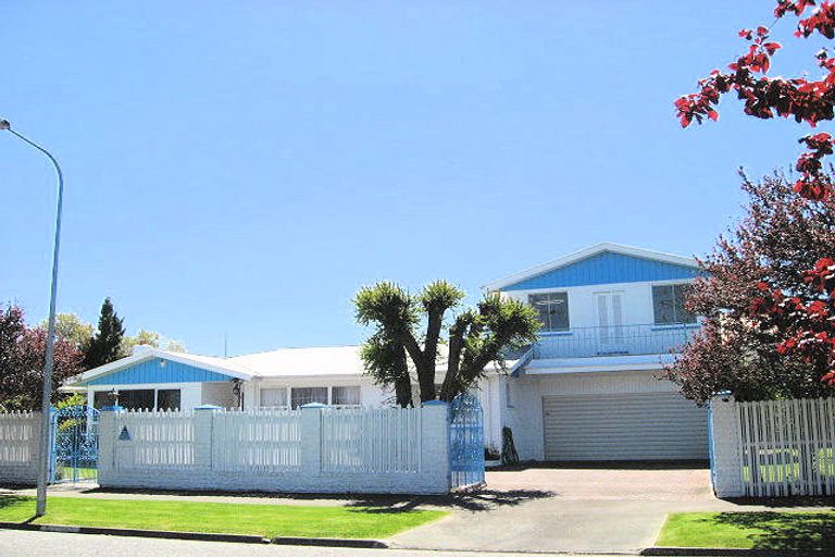 Photo of property in 10 Arlington Street, Burnside, Christchurch, 8053