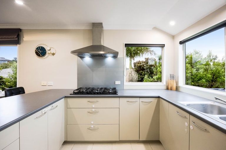 Photo of property in 30 Roberta Crescent, Orewa, 0931