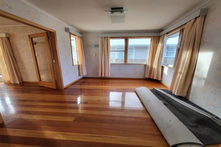 Photo of property in 124 Cambridge Terrace, Fairfield, Lower Hutt, 5011