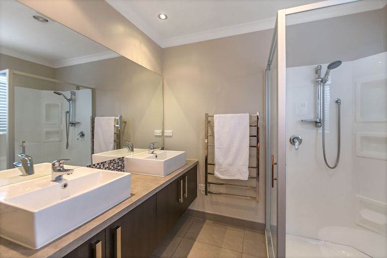 Photo of property in 1 Bridal Place, Silverdale, 0932