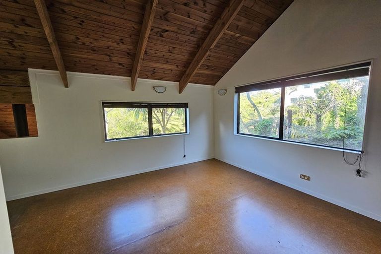 Photo of property in 50 Sunnyhaven Avenue, Beach Haven, Auckland, 0626