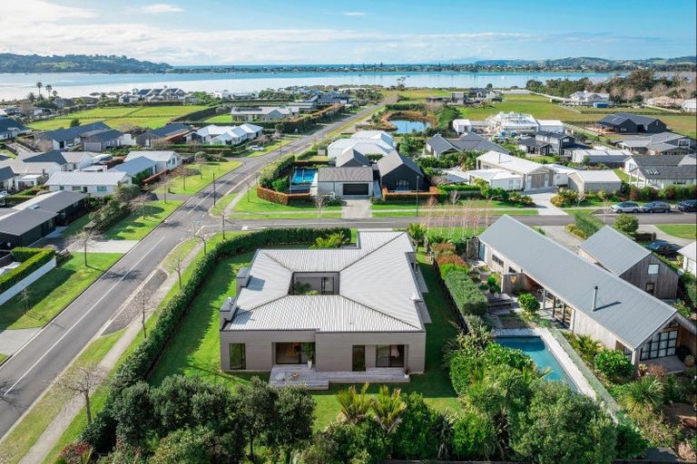 Photo of property in 2 Shearwater Lane, Point Wells, 0986