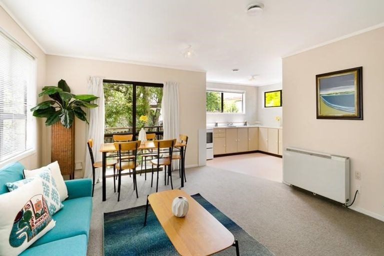 Photo of property in 2/111 Seymour Road, Sunnyvale, Auckland, 0612