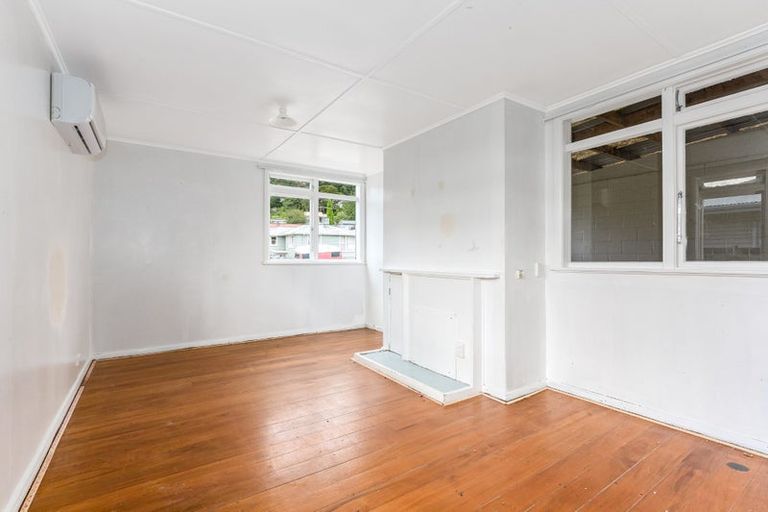 Photo of property in 30-32 Delaney Drive, Stokes Valley, Lower Hutt, 5019