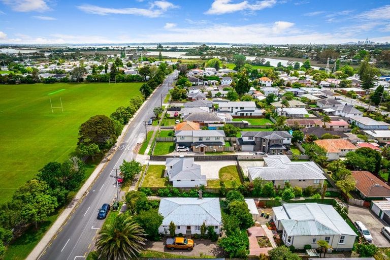 Photo of property in 61 Archibald Road, Kelston, Auckland, 0602