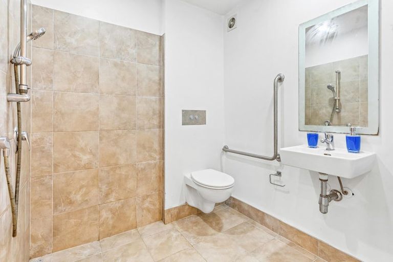 Photo of property in 21 Breenagh Place, Massey, Auckland, 0614