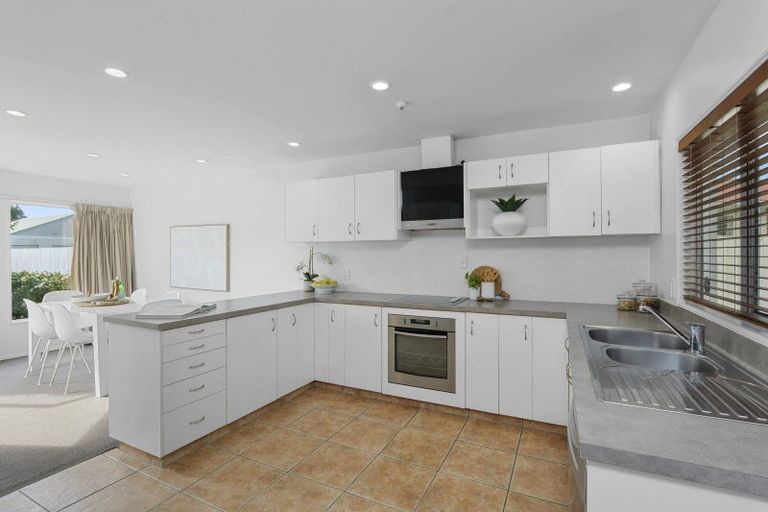 Photo of property in 1/148 Memorial Avenue, Burnside, Christchurch, 8053