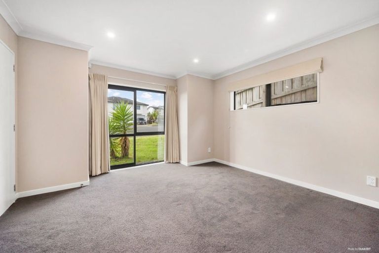 Photo of property in 8 Blewitt Court, Swanson, Auckland, 0614