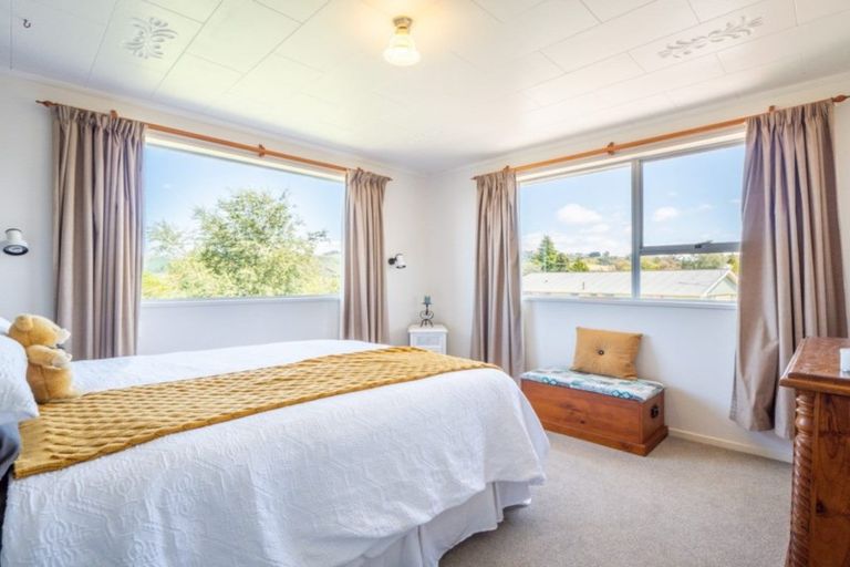 Photo of property in 2 Estuary Crescent, Fairfield, Dunedin, 9018