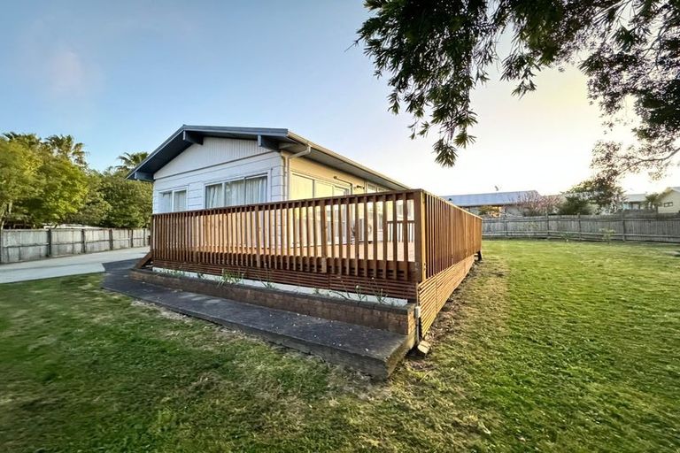 Photo of property in 33 Patts Avenue, Glendene, Auckland, 0602