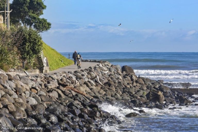 Photo of property in 1 Autere Street, Strandon, New Plymouth, 4312