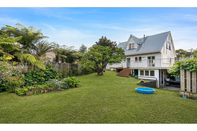 Photo of property in 14a South Lynn Road, Titirangi, Auckland, 0604