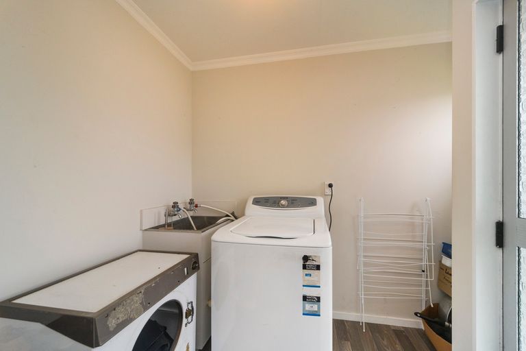Photo of property in 38 Suzanne Grove, Kelvin Grove, Palmerston North, 4414