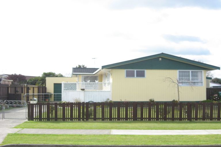 Photo of property in 15 Puriri Crescent, Edgecumbe, 3120