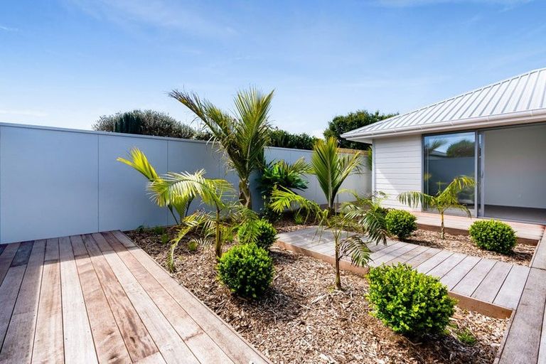 Photo of property in 9a Strandon Place, Strandon, New Plymouth, 4312