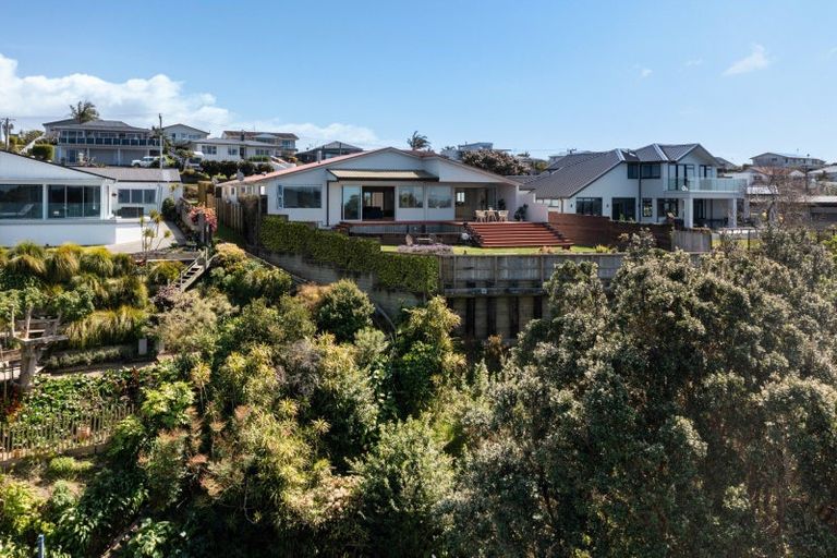 Photo of property in 69 Omokoroa Road, Omokoroa, 3114