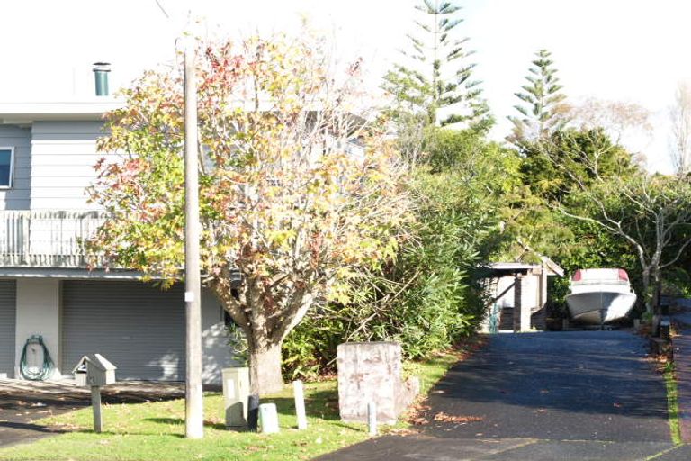 Photo of property in 11 Tanglewood Place, Cockle Bay, Auckland, 2014