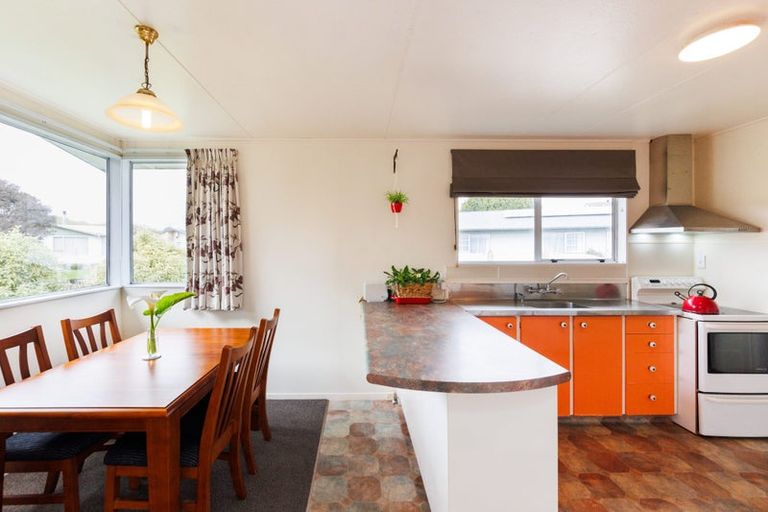 Photo of property in 28 Escort Grove, Awapuni, Palmerston North, 4412