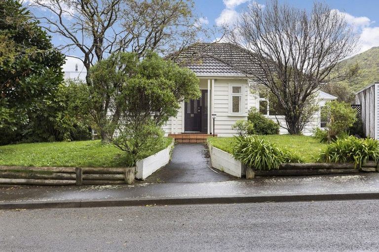 Photo of property in 122 Donald Street, Karori, Wellington, 6012