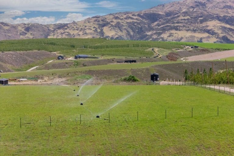 Photo of property in 27 Lapins Way, Waikerikeri, Alexandra, 9391