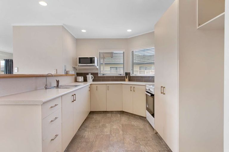 Photo of property in 5 Edgewater Grove, Whakatane, 3120