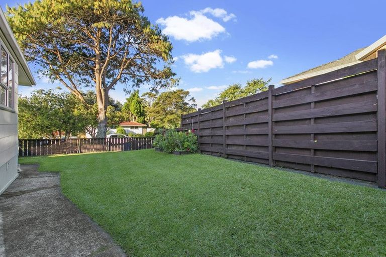 Photo of property in 16 The Grove, Titirangi, Auckland, 0604