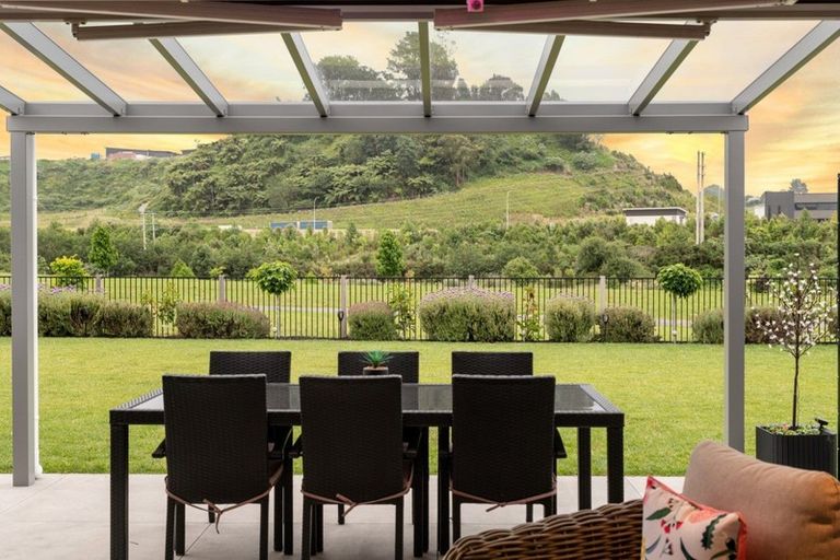 Photo of property in 115 Awataha Crescent, Pyes Pa, Tauranga, 3110