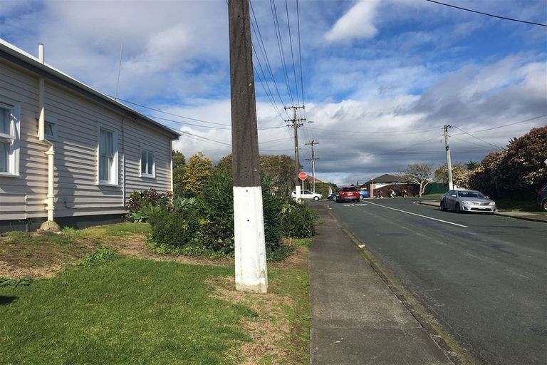 Photo of property in 51 Sturges Road, Henderson, Auckland, 0612