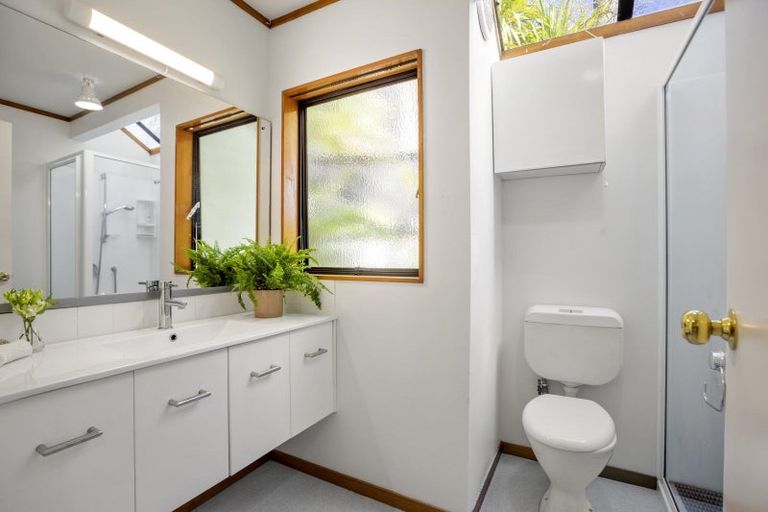 Photo of property in 1/62 Wairoa Road, Narrow Neck, Auckland, 0624