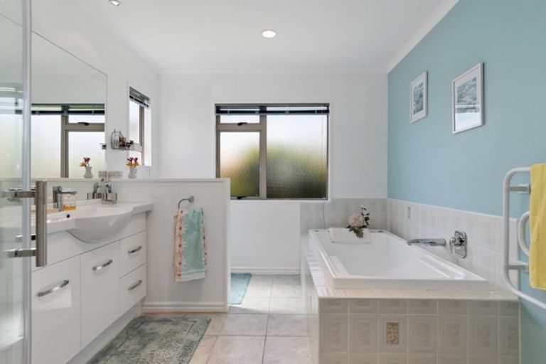 Photo of property in 15 Jacinda Close, Pyes Pa, Tauranga, 3112