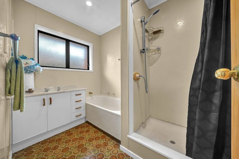 Photo of property in 16 Westholm Way, Pahurehure, Papakura, 2113