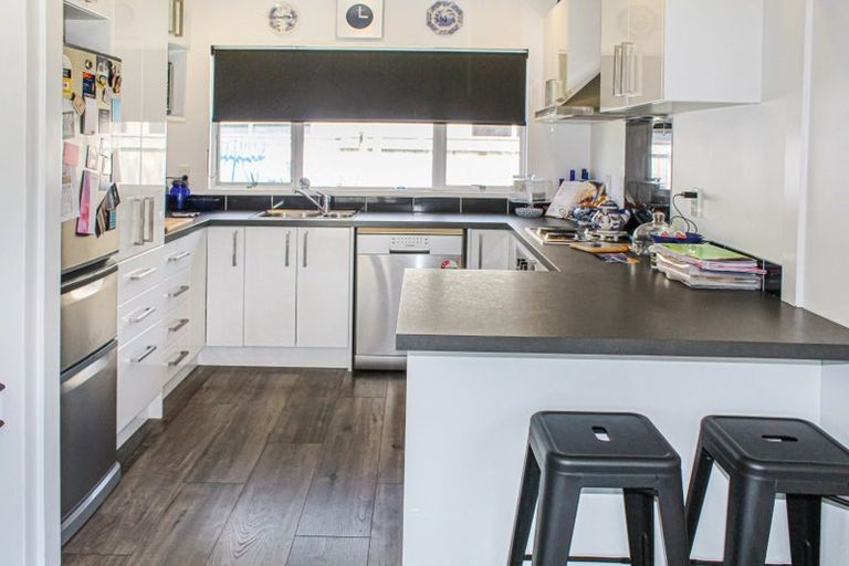 Photo of property in 8a Bruce Place, Highbury, Palmerston North, 4412