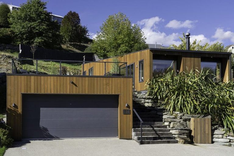 Photo of property in 67 Mcdonnell Road, Arrowtown, 9302