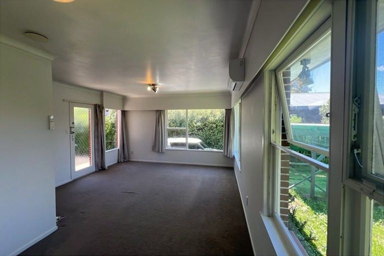 Photo of property in 2/8 Evelyn Place, Hillcrest, Auckland, 0627