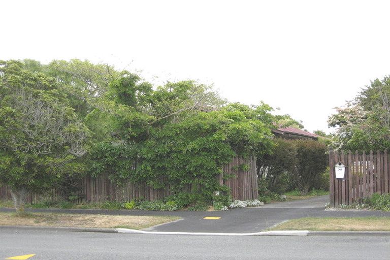Photo of property in 56 Inwoods Road, Parklands, Christchurch, 8083