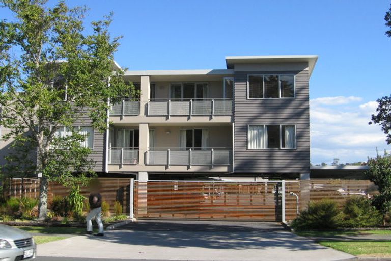 Photo of property in Bay Palms Apartments, 8/30e Bute Road, Browns Bay, Auckland, 0630