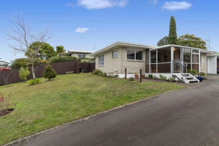 Photo of property in 140 Kingswood Road, Brookfield, Tauranga, 3110