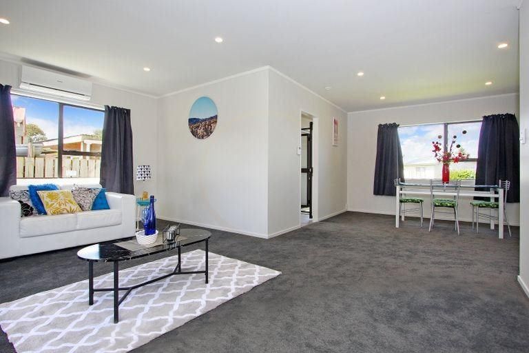 Photo of property in 1/6 Hatherley Place, Clendon Park, Auckland, 2103