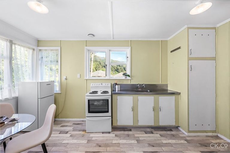 Photo of property in 39 Prouse Crescent, Naenae, Lower Hutt, 5011