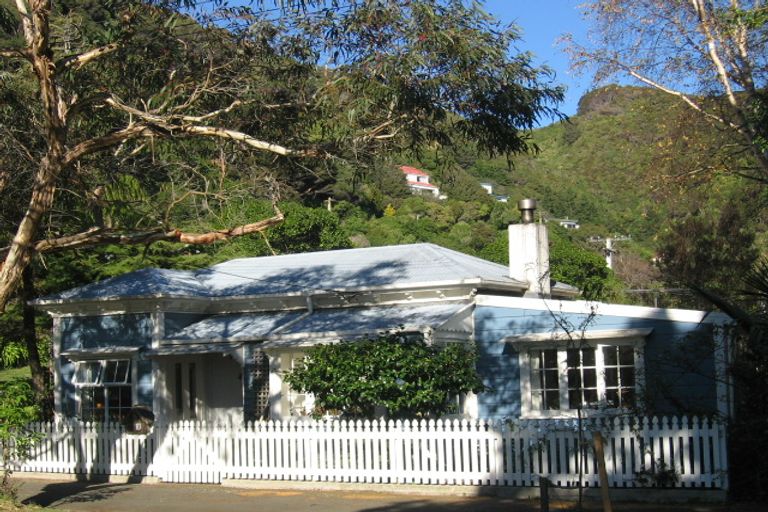 Photo of property in 10 Kowhai Street, Eastbourne, Lower Hutt, 5013