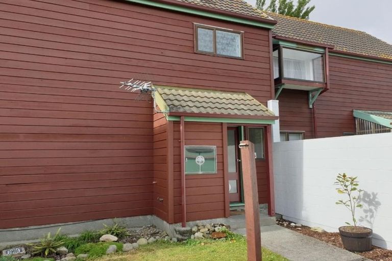 Photo of property in 2/17u Randwick Crescent, Moera, Lower Hutt, 5010