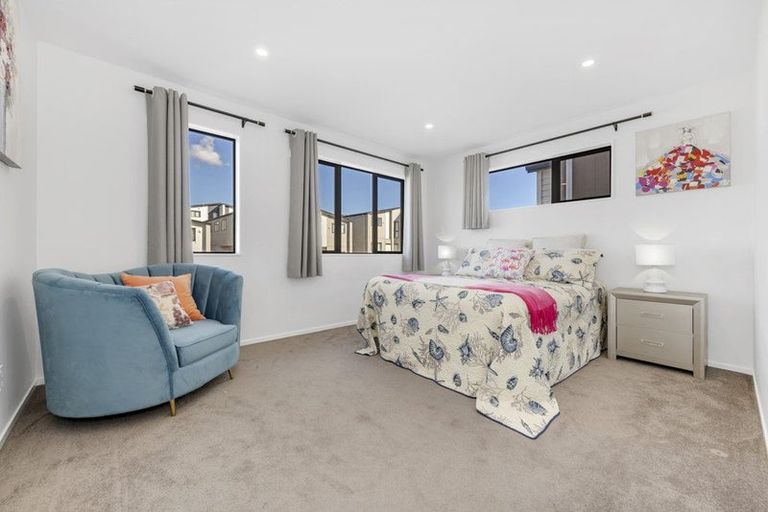 Photo of property in 8 Frontier Lane, Flat Bush, Auckland, 2019