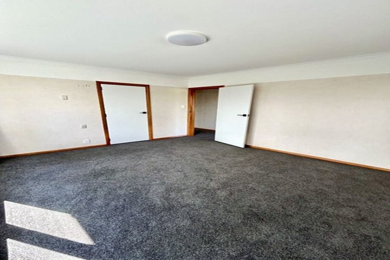 Photo of property in 1 Highfield Place, Levin, 5510