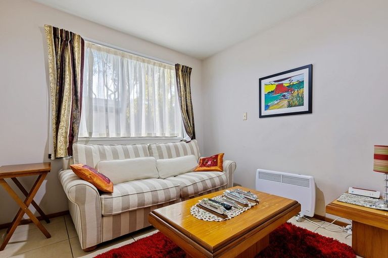 Photo of property in 11a Cherrywood Place, Redwood, Christchurch, 8051