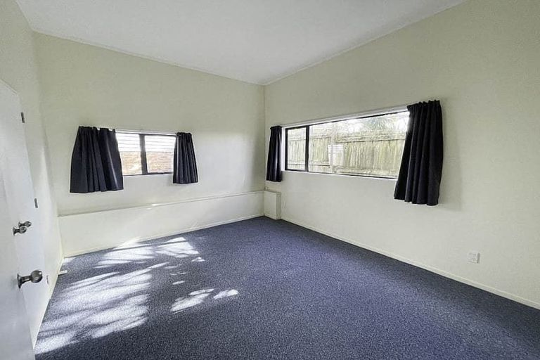 Photo of property in 127 Lancaster Road, Beach Haven, Auckland, 0626
