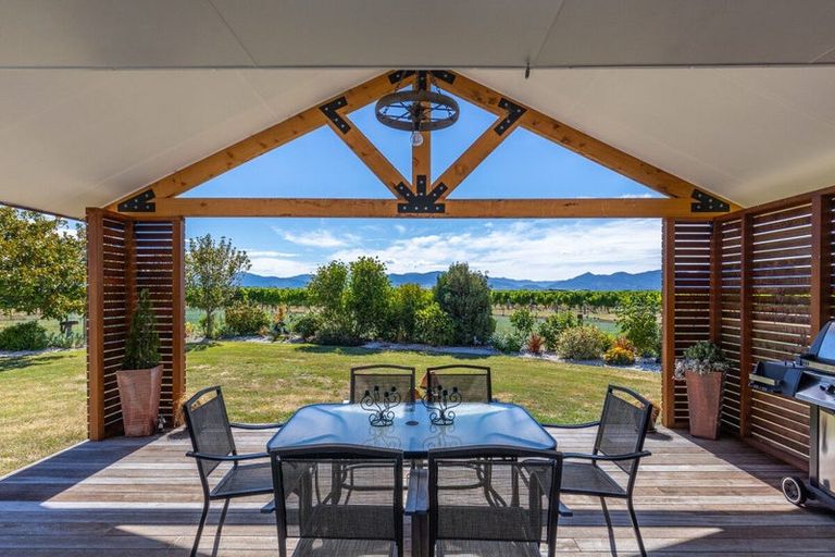 Photo of property in 445 Dillons Point Road, Dillons Point, Blenheim, 7273