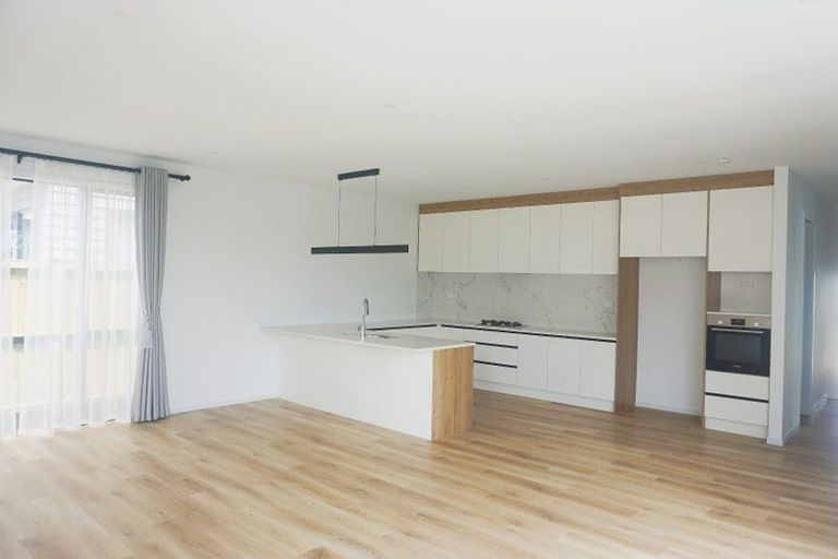 Photo of property in 1 Kea Road, Silverdale, 0932