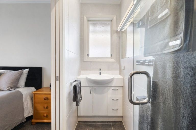 Photo of property in 19 Cremorne Avenue, Hokowhitu, Palmerston North, 4410