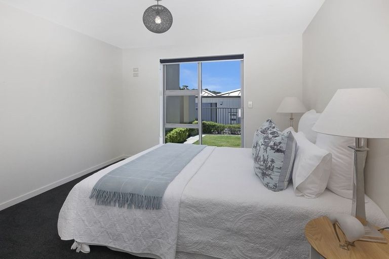 Photo of property in 8 Saint Remy Lane, Redcliffs, Christchurch, 8081